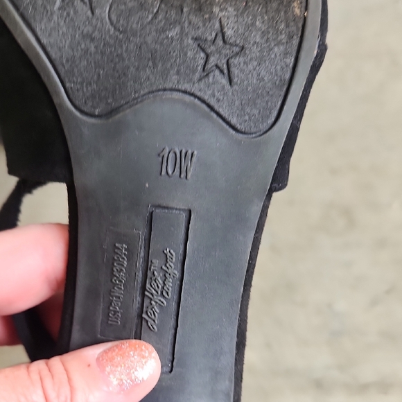 Elegant Black Double Strap Heels - Picture 9 of 9